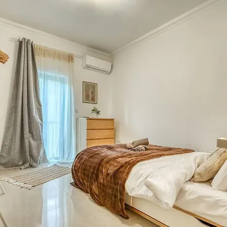 Spacious And Flat In Spinola Bay St. Julian's