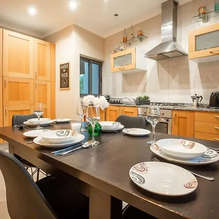 Spacious And Flat In Spinola Bay