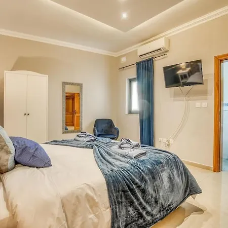 Spacious And Flat In Spinola Bay * St. Julian's