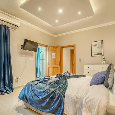 Spacious And Flat In Spinola Bay 아파트 *