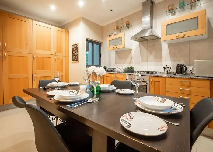 Spacious And Flat In Spinola Bay