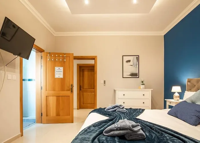 Spacious And Flat In Spinola Bay 아파트 *