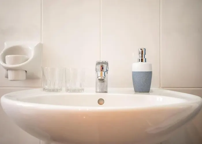 Spacious And Flat In Spinola Bay 아파트 *