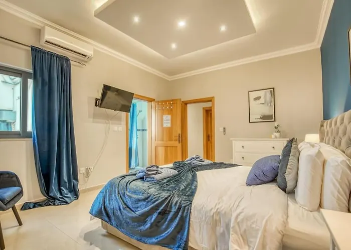 Spacious And Flat In Spinola Bay 아파트 *