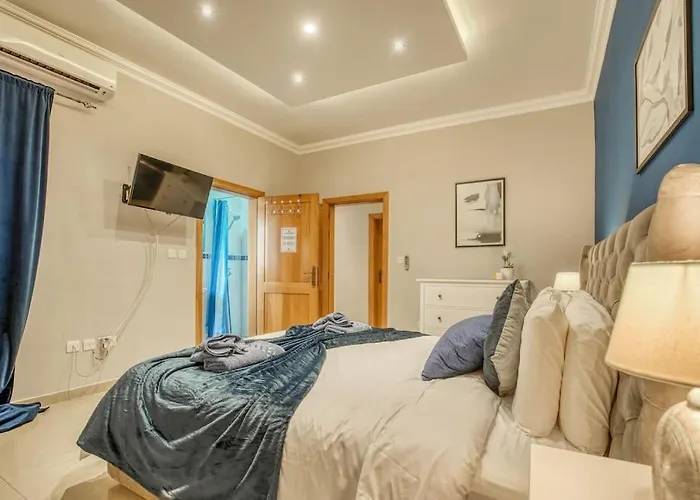 아파트 Spacious And Flat In Spinola Bay *